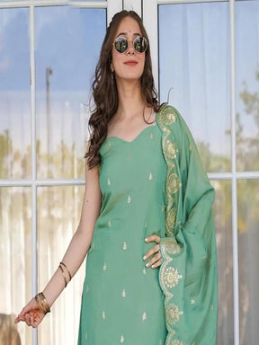 Women Green Embroidered Kurta Set with Dupatta