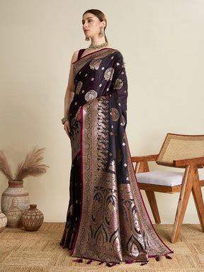 Women Violate Woven Saree with Silver Zari Border