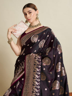 Women Violate Woven Saree with Silver Zari Border