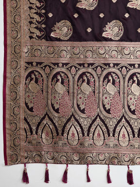 Women Violate Woven Saree with Silver Zari Border