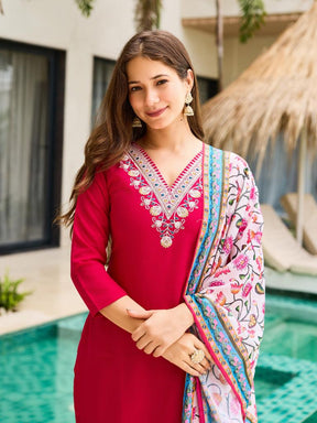 Women Pink Kurta Set with Printed Dupatta & Pant