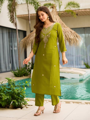Women Olive Green Embroidered Kurta Set with Dupatta & Pant