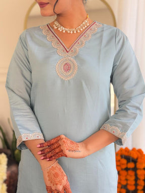 Women Light Blue Kurta Pant Set with Floral Organza Dupatta