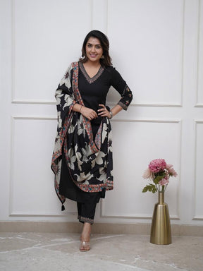 Women Black Kurta Pant Set with Printed Dupatta