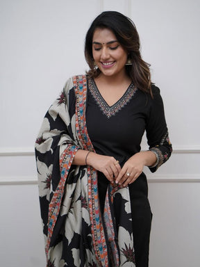 Women Black Kurta Pant Set with Printed Dupatta