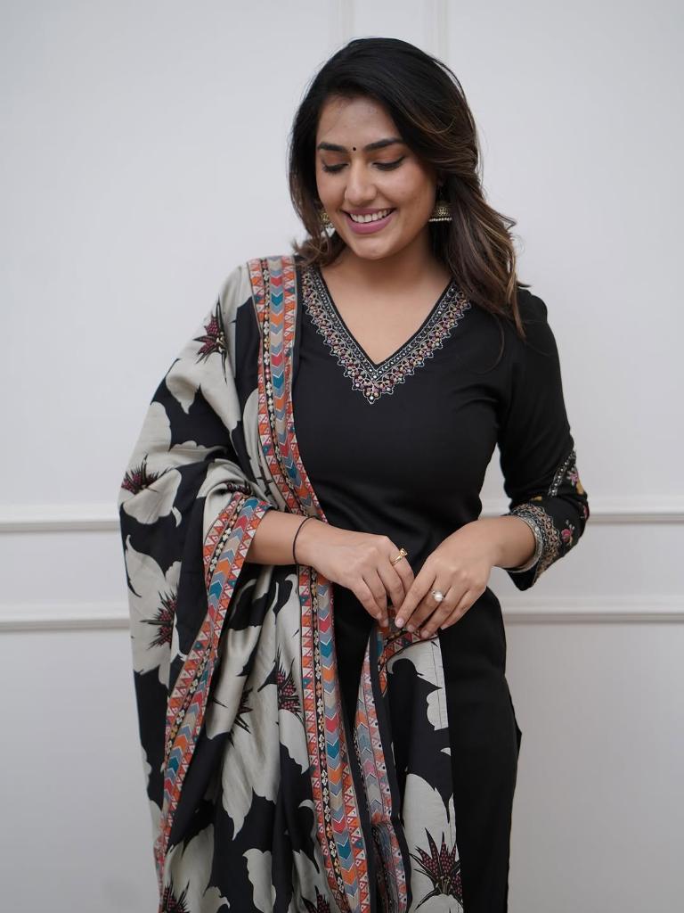 Women Black Kurta Pant Set with Printed Dupatta