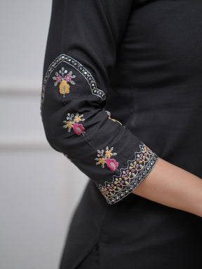 Women Black Kurta Pant Set with Printed Dupatta