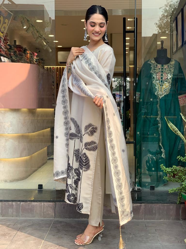 Women Off White Kurta Pant Set with Printed Dupatta