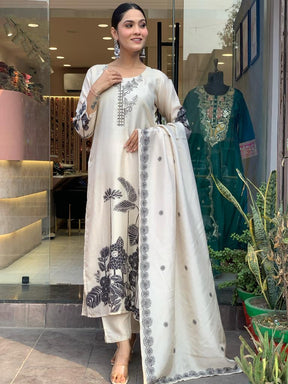 Women Off White Kurta Pant Set with Printed Dupatta