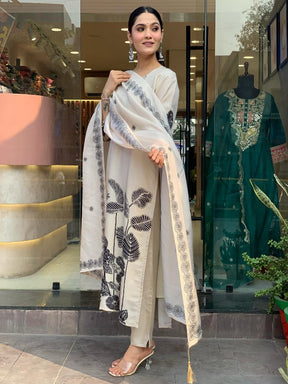 Women Off White Kurta Pant Set with Printed Dupatta