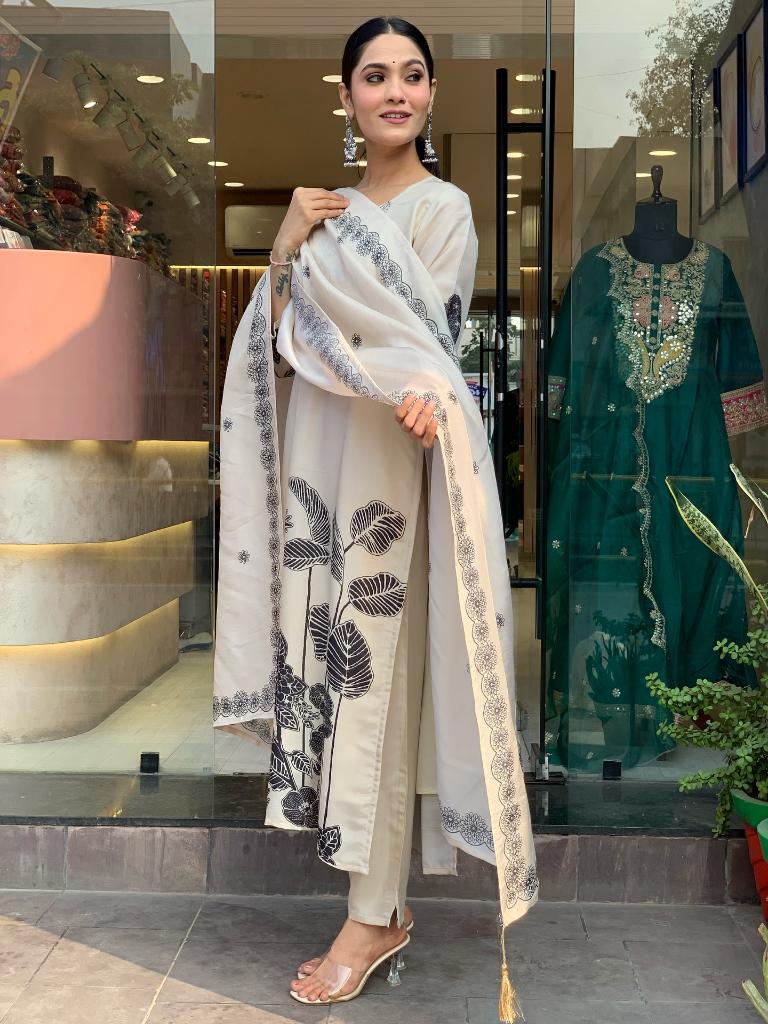 Women Off White Kurta Pant Set with Printed Dupatta