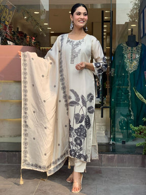 Women Off White Kurta Pant Set with Printed Dupatta