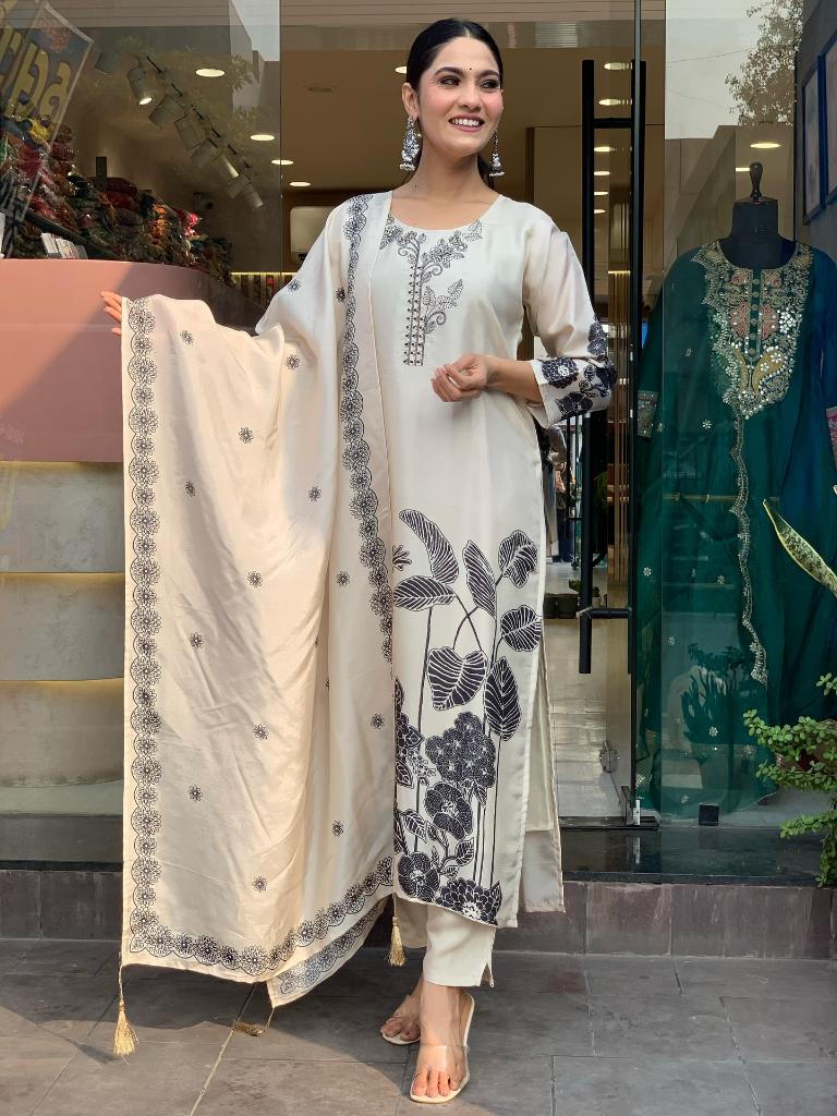 Women Off White Kurta Pant Set with Printed Dupatta