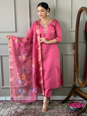 Women Rose Pink Embroidered Kurta Pant Set with Floral Organza Dupatta