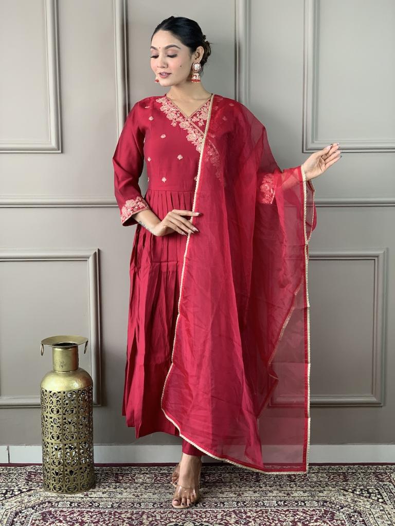 Women Red Embroidered Kurta Pant Set with Organza Dupatta