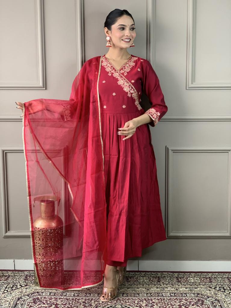 Women Red Embroidered Kurta Pant Set with Organza Dupatta