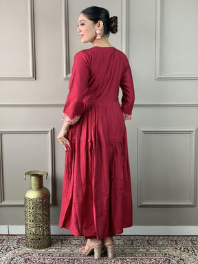 Women Red Embroidered Kurta Pant Set with Organza Dupatta