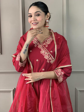 Women Red Embroidered Kurta Pant Set with Organza Dupatta