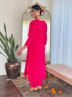 Women Pink Embroidered Kurta Pant Set with Floral Printed Dupatta