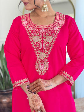 Women Pink Embroidered Kurta Pant Set with Floral Printed Dupatta