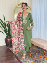 Women Green Embroidered Kurta Pant Set with Printed Dupatta