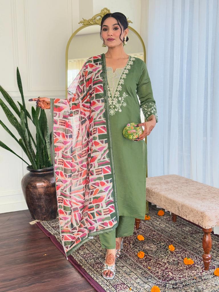 Women Green Embroidered Kurta Pant Set with Printed Dupatta