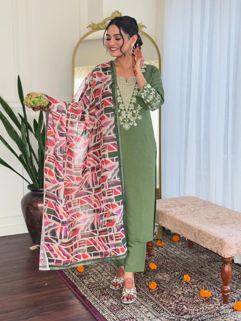 Women Green Embroidered Kurta Pant Set with Printed Dupatta