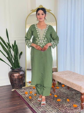 Women Green Embroidered Kurta Pant Set with Printed Dupatta