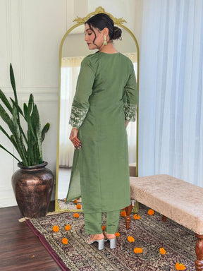 Women Green Embroidered Kurta Pant Set with Printed Dupatta
