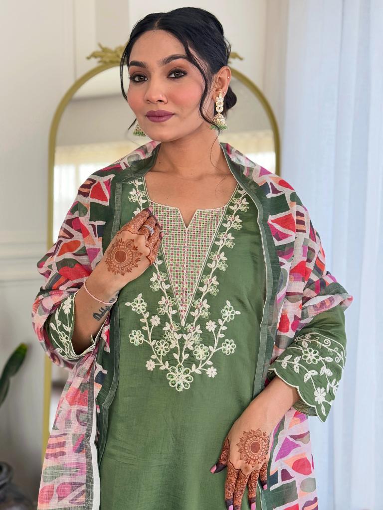 Women Green Embroidered Kurta Pant Set with Printed Dupatta
