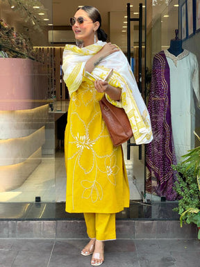 Women’s Yellow Printed Kurta Set with Dupatta & Pants