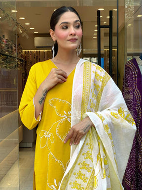 Women’s Yellow Printed Kurta Set with Dupatta & Pants