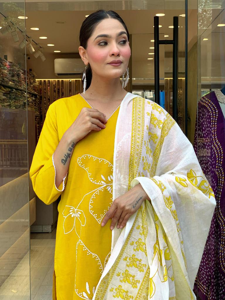 Women’s Yellow Printed Kurta Set with Dupatta & Pants