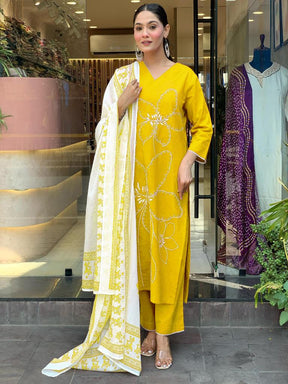 Women’s Yellow Printed Kurta Set with Dupatta & Pants