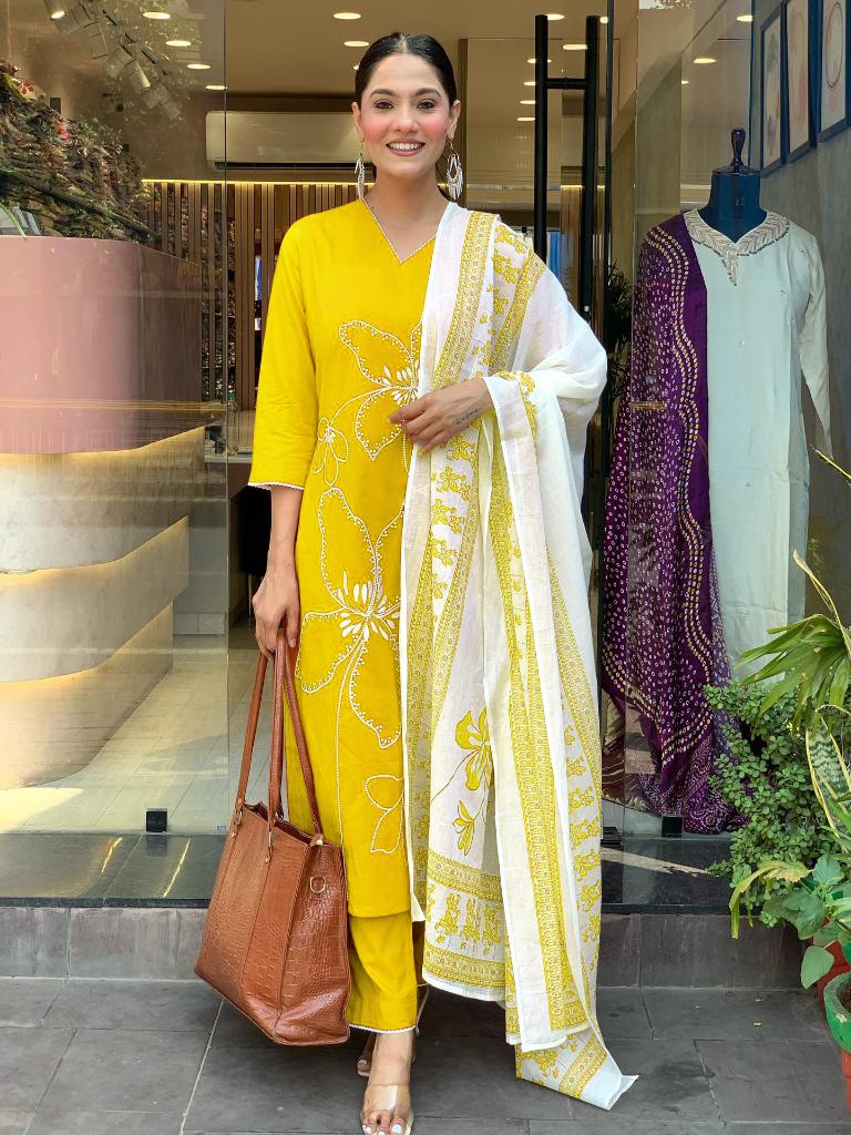 Women’s Yellow Printed Kurta Set with Dupatta & Pants