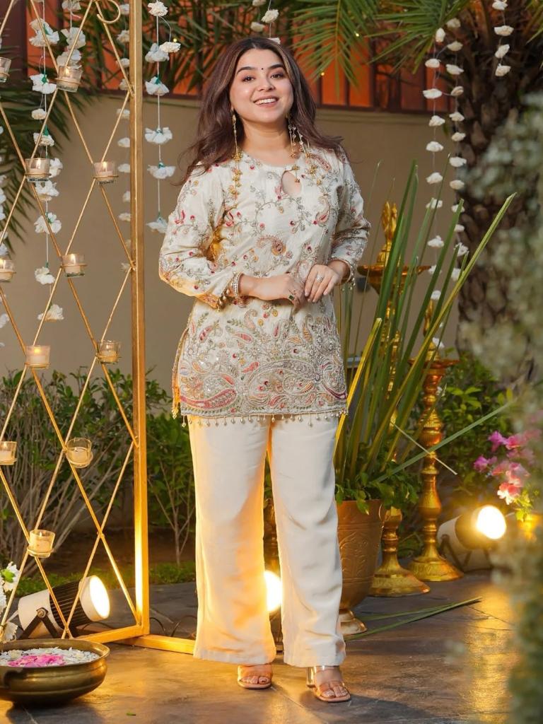 Women Off White Embroidered Kurta Palazzo Set